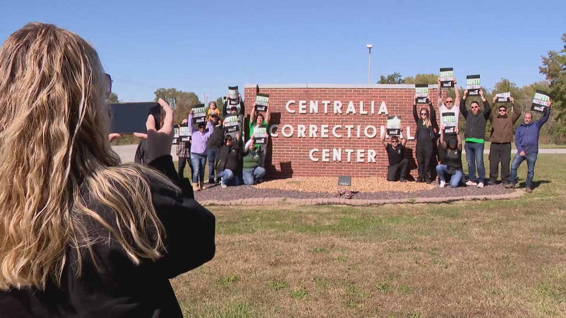 There were pickets at prisons across the state of Illinois on Thursday afternoon.