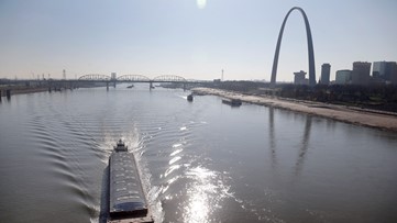 Body spotted in Mississippi River by tugboat crew, St. Louis first ...
