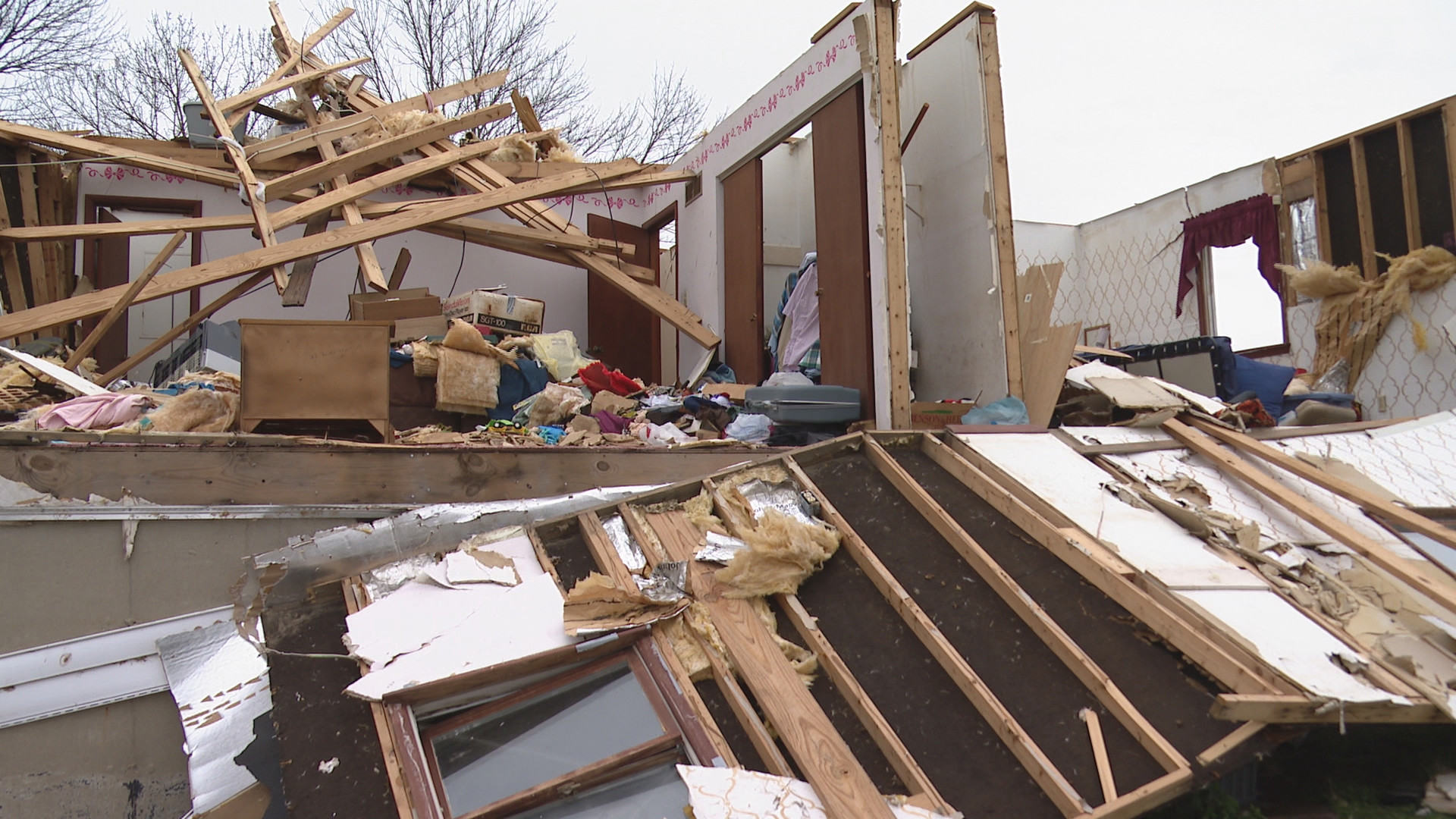 St. Charles County residents are being warned about a scam involving people posing as representatives of Habitat for Humanity following severe storms.