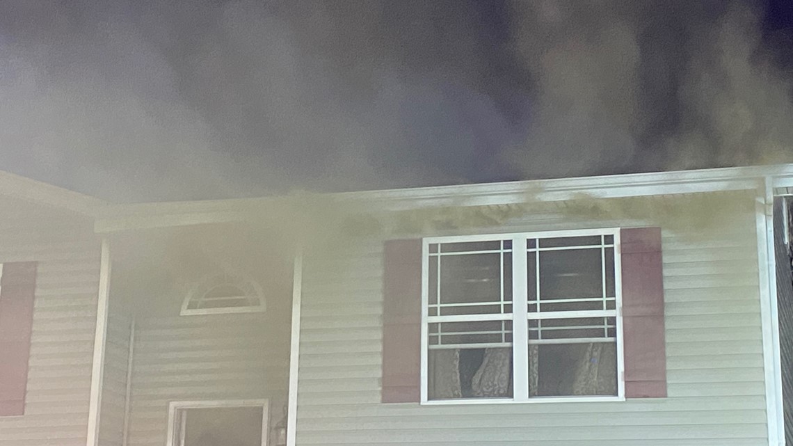Dupo, Illinois house fire sends young girl to hospital