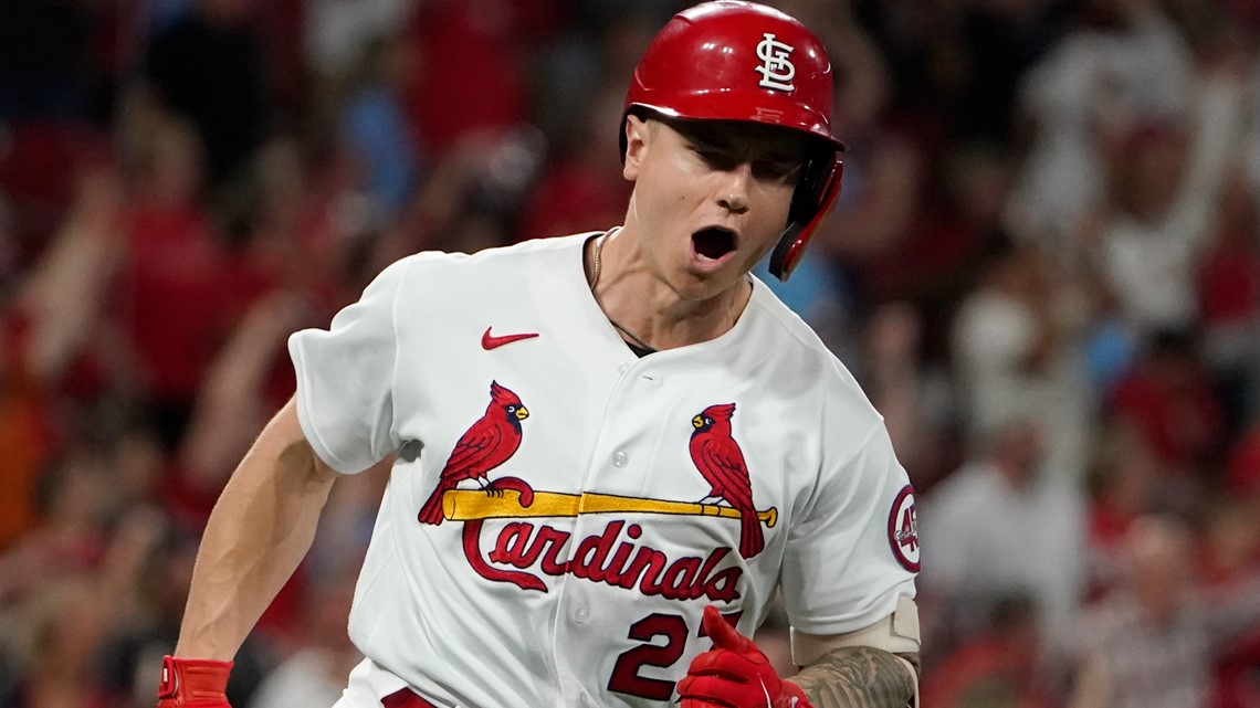 O'Neill's late homer rallies Cardinals to 3-2 win over Padres