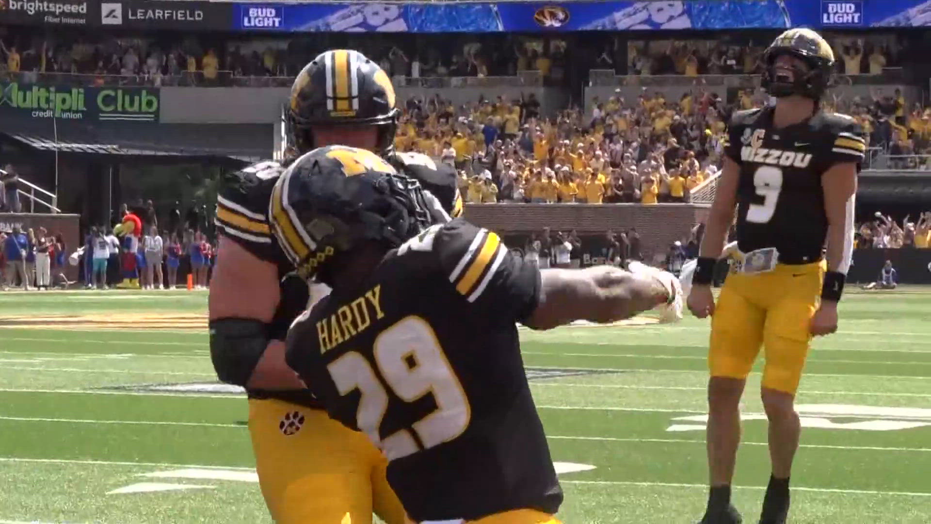 Ahmad Hardy back to practicing with Mizzou