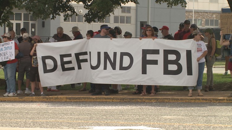Pro-Trump protesters call to 'defund FBI'
