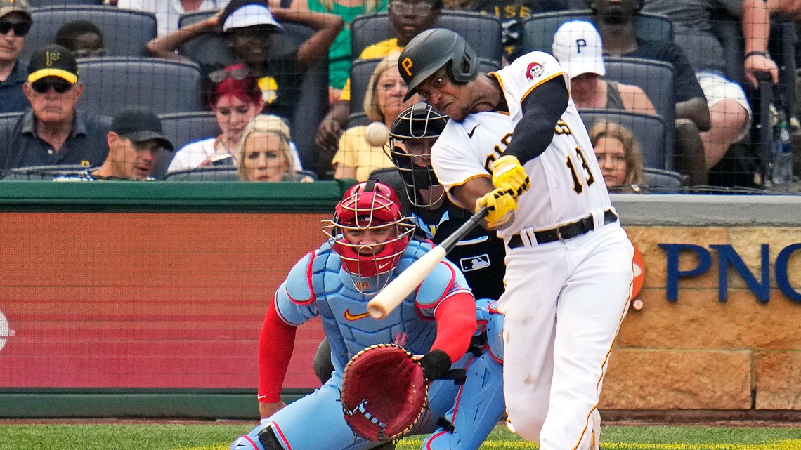 Yadier Molina shattered his bat while attempting to tap home plate