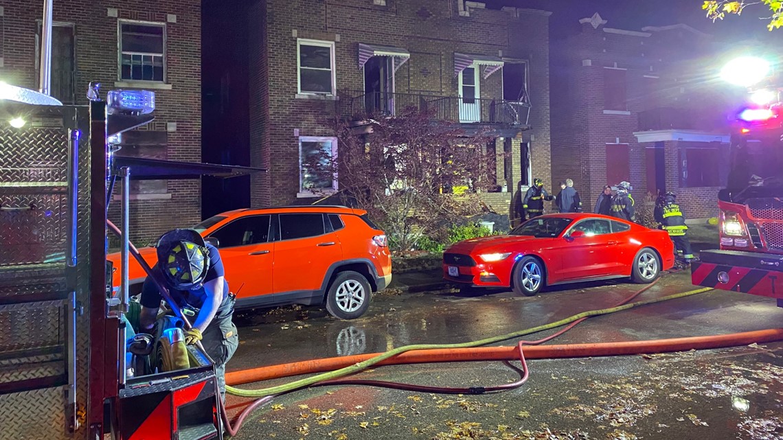 St. Louis apartment fire leaves 3 injured