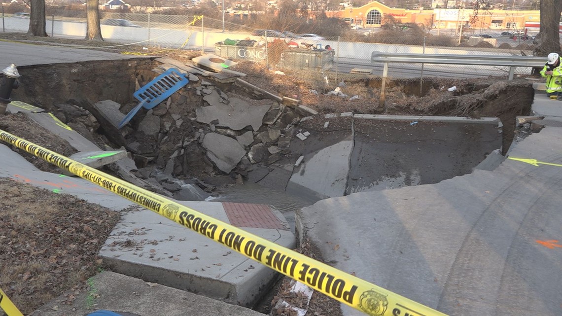 South St Louis Sinkhole Causes Street Collapse Ksdk Com   Eb8d4b05 068d 404e 936e 5392012a50e1 1140x641 