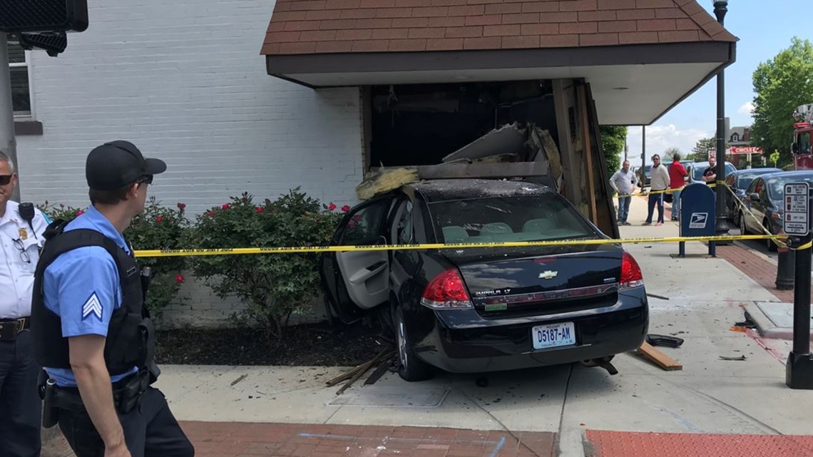 KSDK News | Car crashes into building in south St. Louis | 0