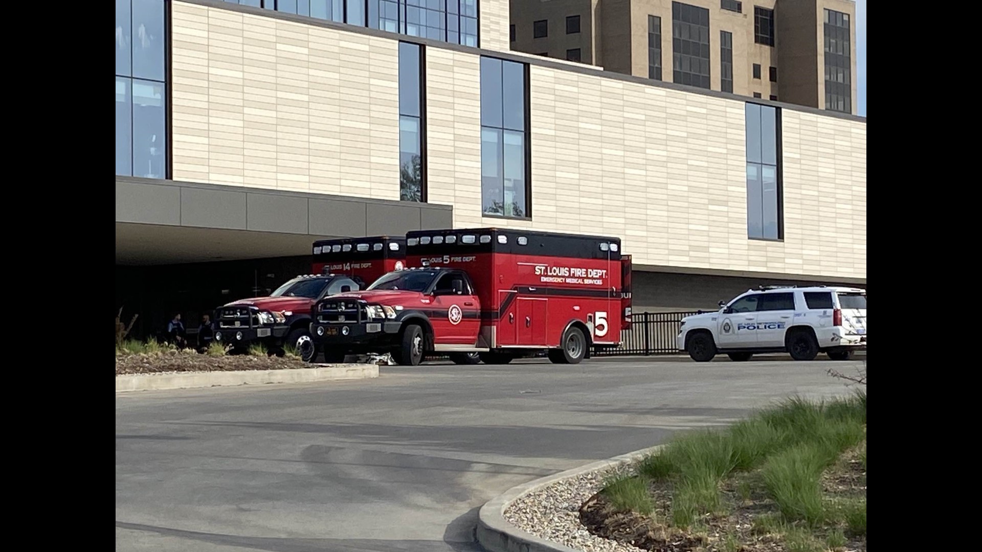 Police officers injured, suspect shot in St. Louis Friday | ksdk.com