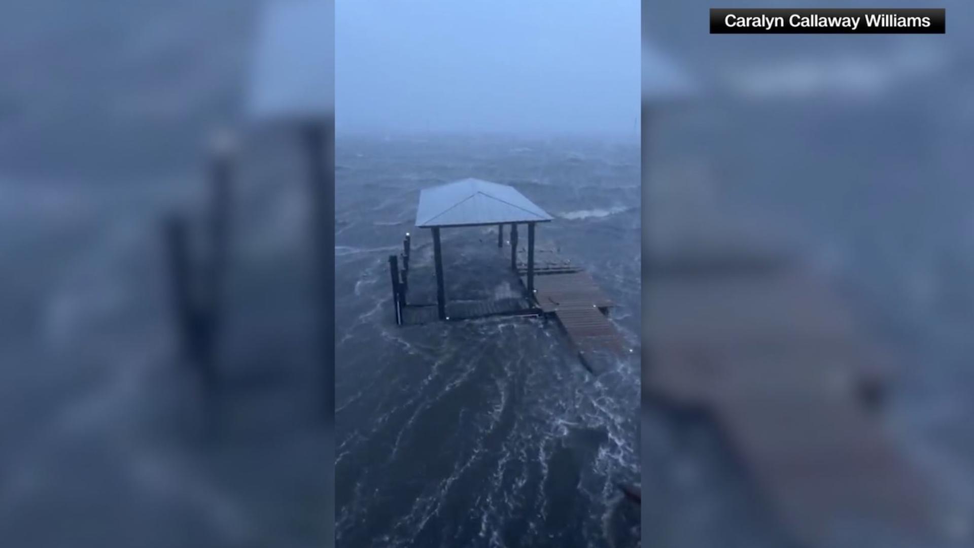 Strong winds and flooding slam Horseshoe Beach as Debby moves over Florida. Debby has made landfall in Florida as a Category 1 storm.