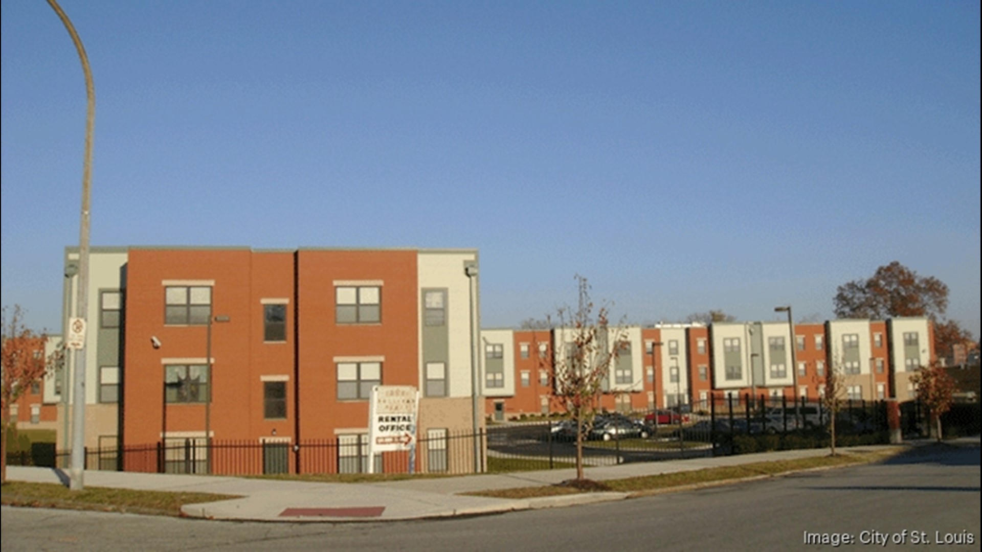 Bank seeks receiver for 187-unit St. Louis apartment building | ksdk.com