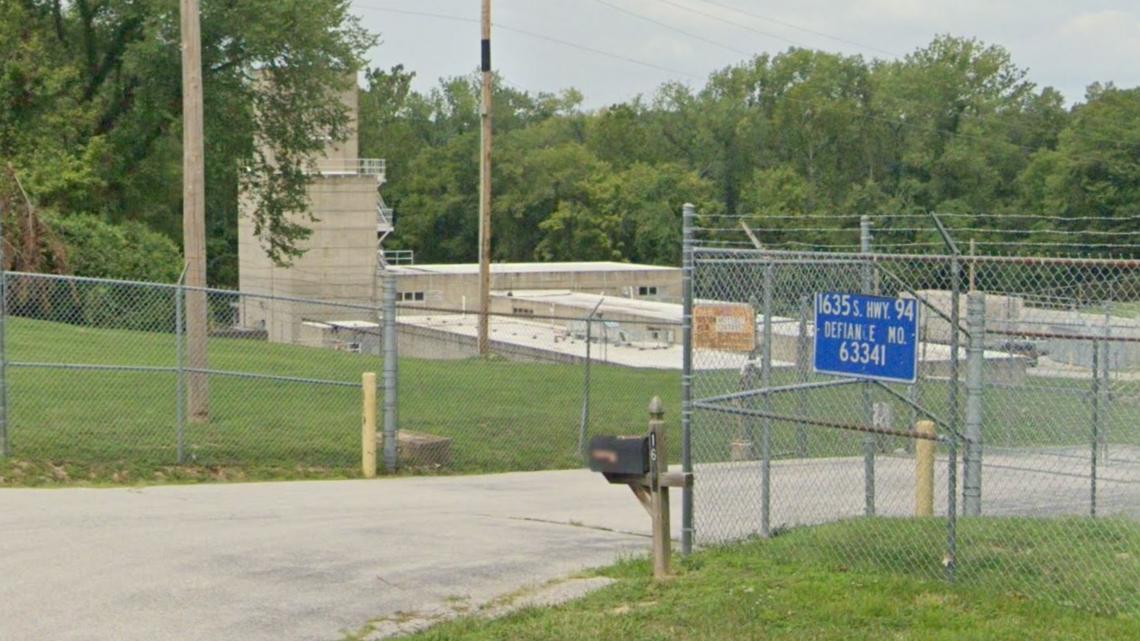 3 injured after chlorine gas exposure, emergency official says | ksdk.com