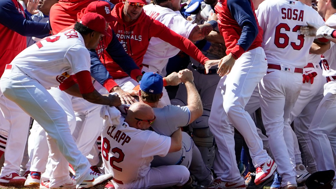 Pete Alonso tackled by coach during wild brawl at Mets-Cardinals