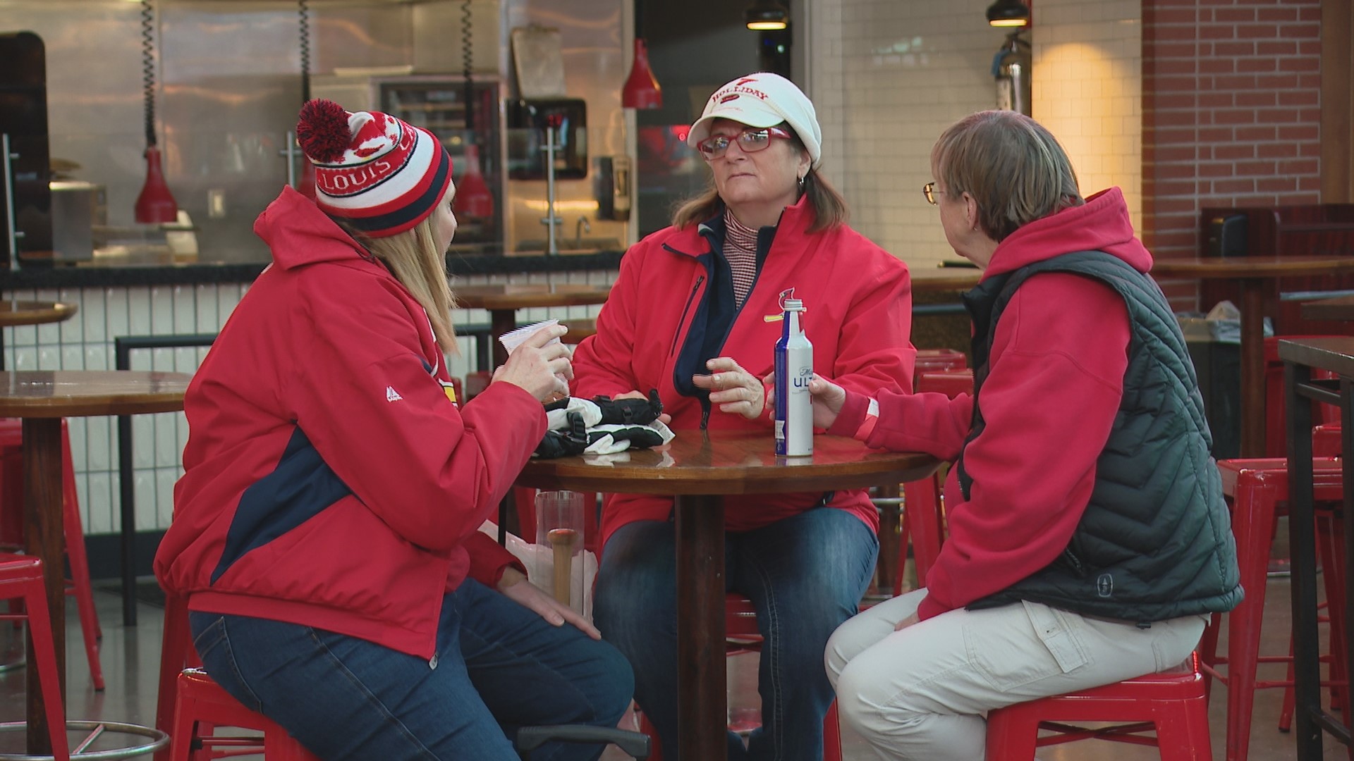 The bitter cold didn't stop Cardinals fans from meeting their favorite Redbirds. The Winter Warm-Up is taking place on the coldest days of the season.