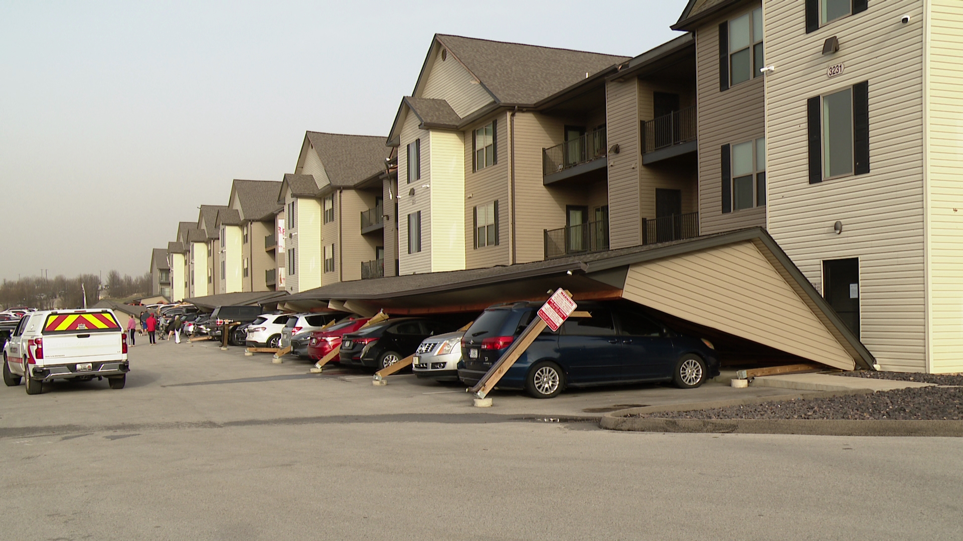 Dozens of vehicles smashed at Missouri apartment after heavy storm ...