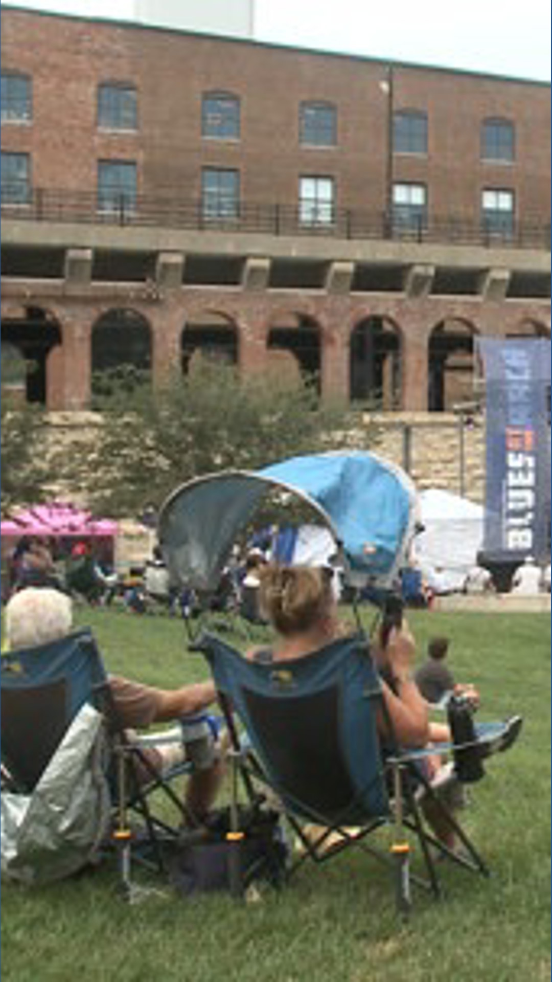 Organizers delayed Saturday's Blues at the Arch by two hours because of the heat, but festivalgoers still turned out with fans, umbrellas and cold drinks.