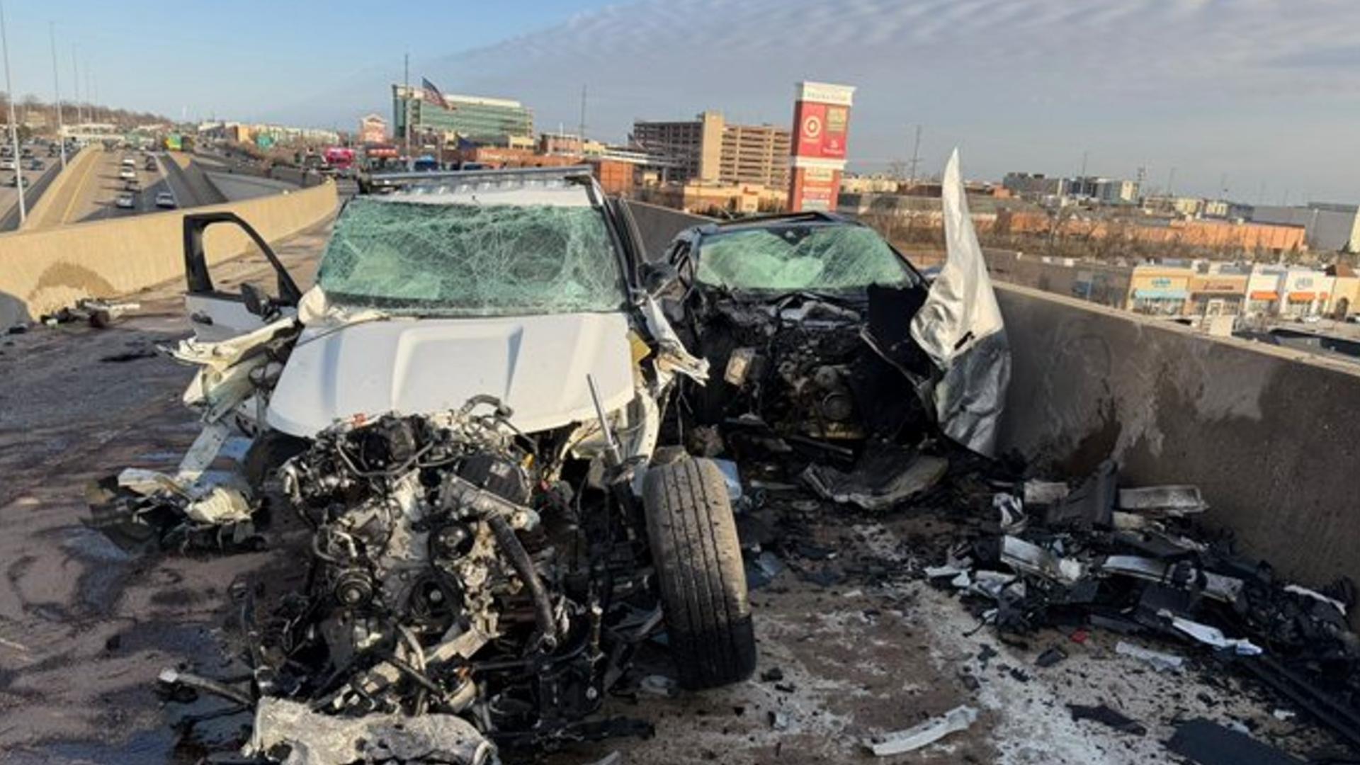 2 St. Louis officers injured, 2 suspects dead after head-on crash ...