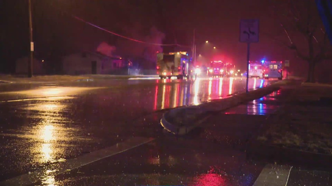 Thursday morning fire in Cahokia Heights spreads to 2 homes | ksdk.com