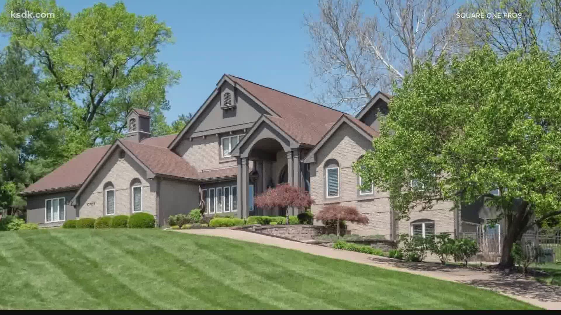 The former Cardinal now plays for the Brewers and is selling his Creve Couer home.