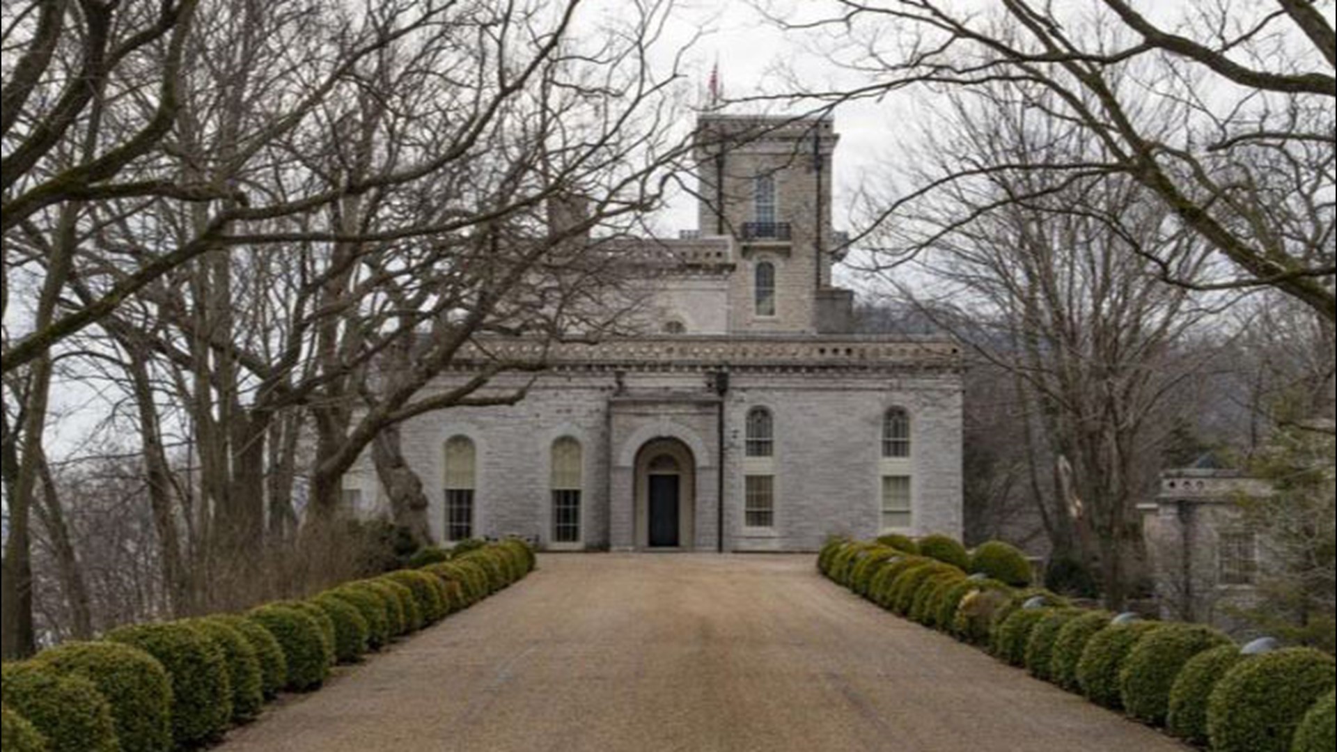 This Festus home comes with an 18hole golf course