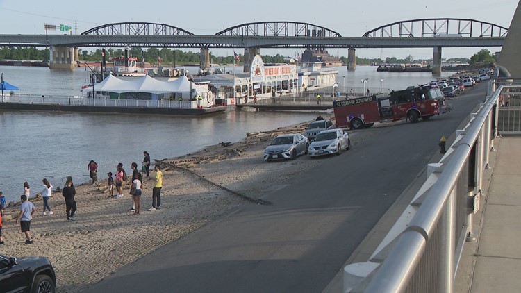 Police believe body pulled from Mississippi River was man who ran from officers Thursday