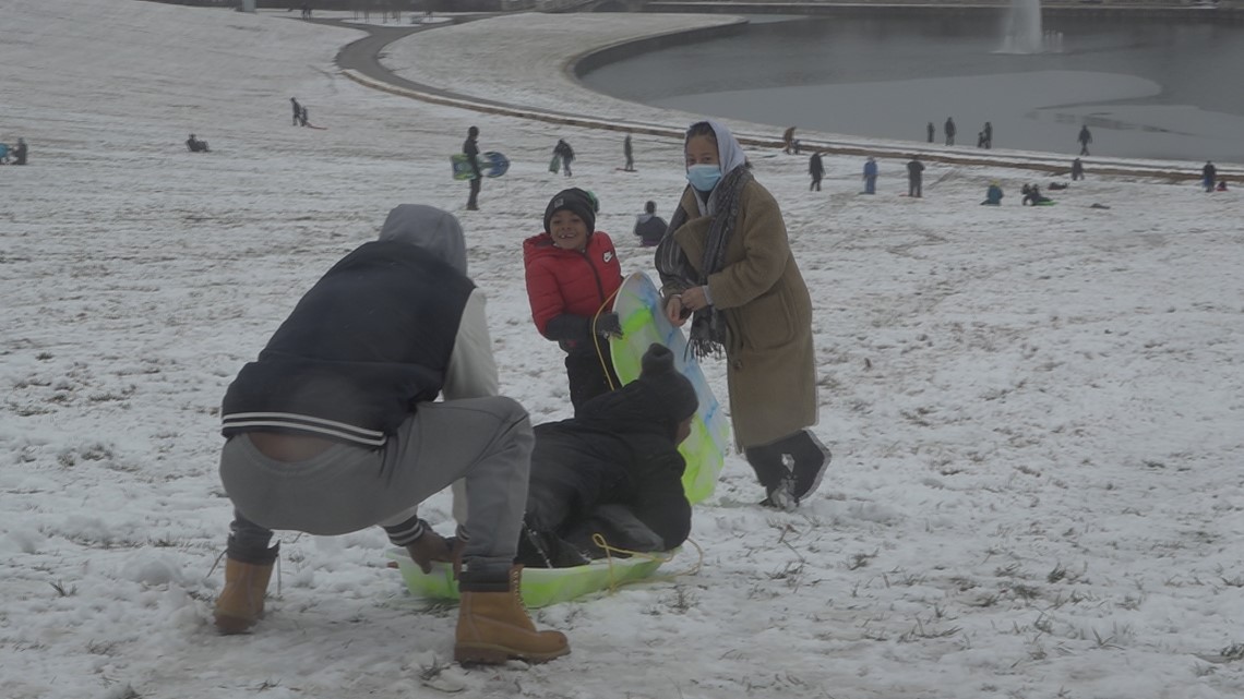 St. Louisans enjoy first big snow of the 2022 winter season - Vimarsana News