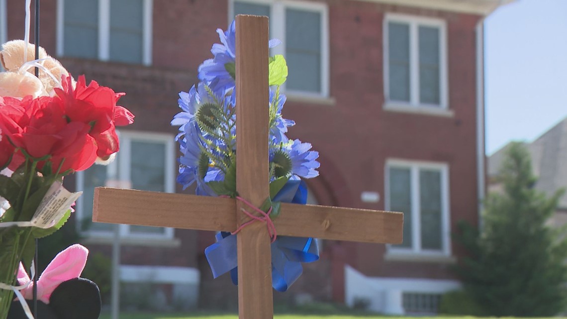 St. Louis crash kills 4, driver of stolen car on the run - Vimarsana News