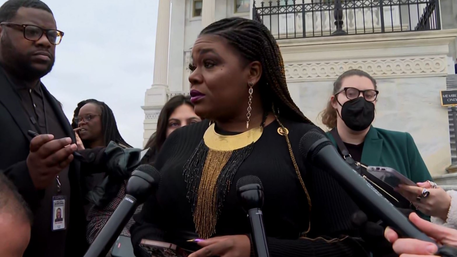 Hours after publicly acknowledging she was under federal investigation for improper use of campaign funds, Rep. Cori Bush urged staff to stick by her side.