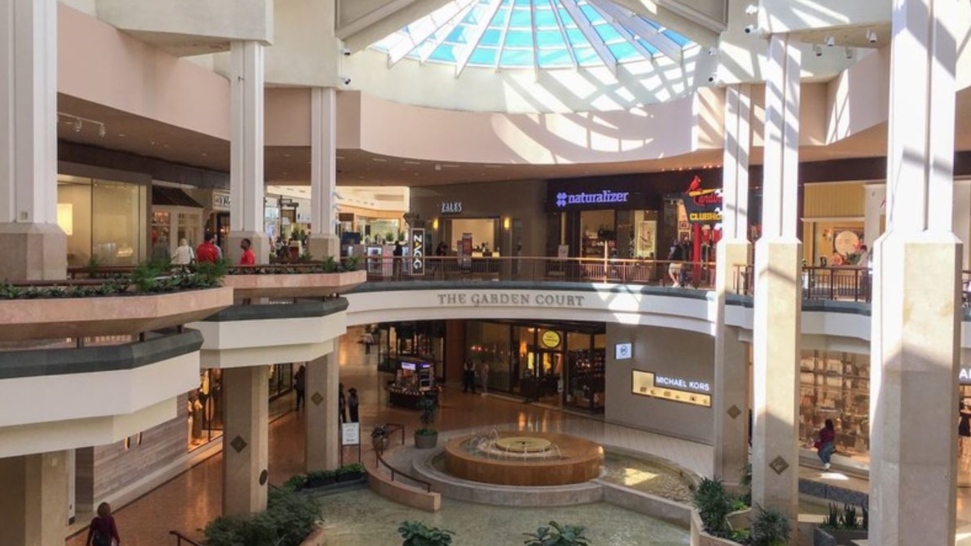 'Lids Hat Drop' to open at Saint Louis Galleria