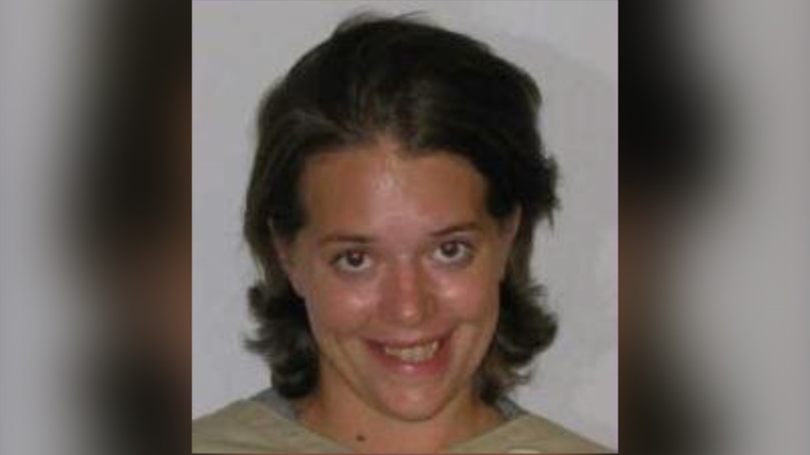 Mom charged for leaving toddler and baby in hot car while shopping in ...