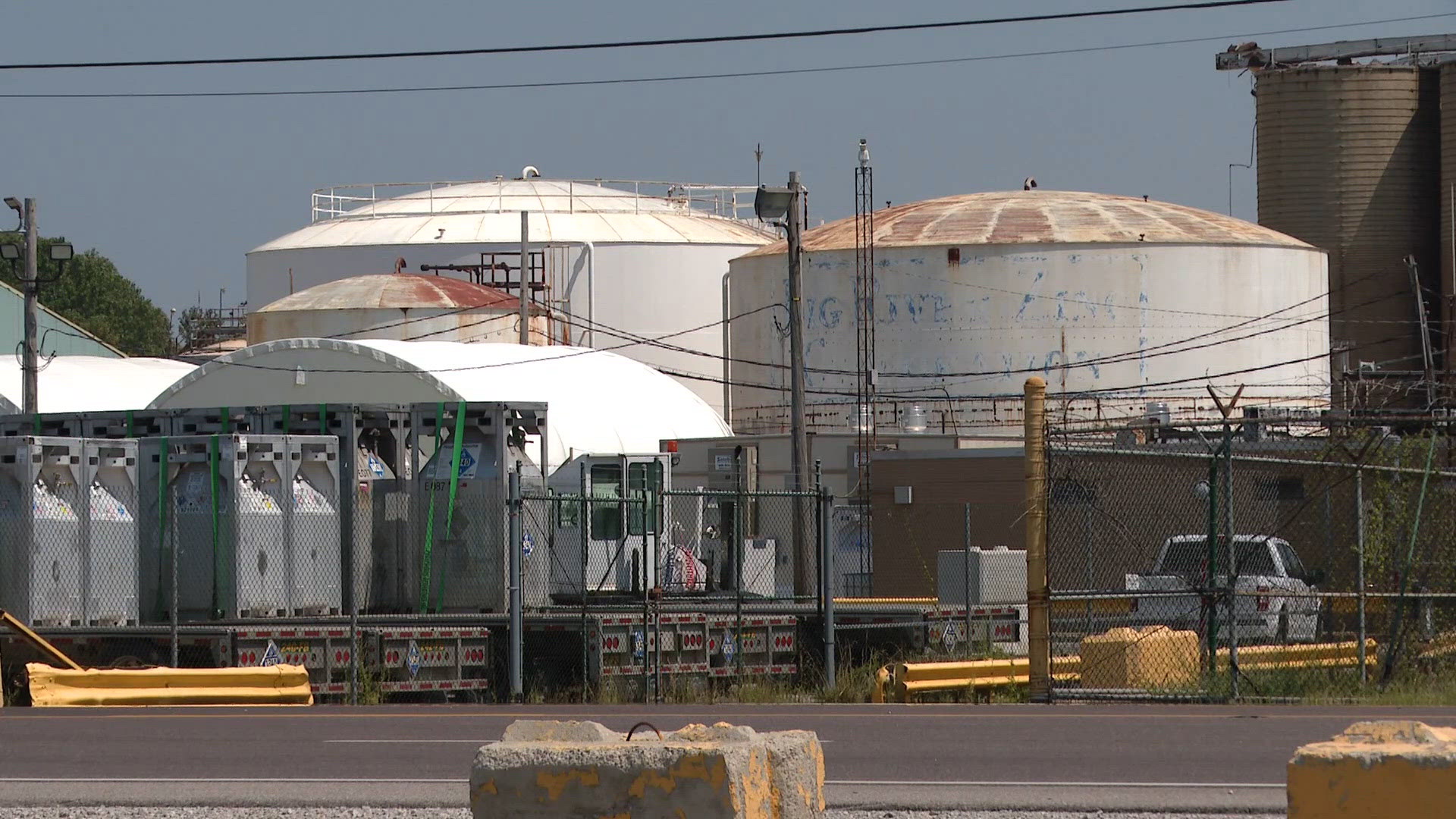 Explosion at Sauget chemical manufacturing facility triggers hazmat ...