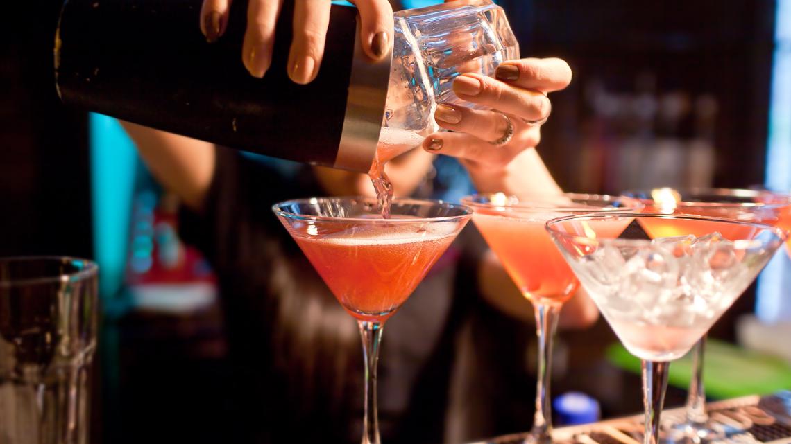 Metro East cocktail bar to close