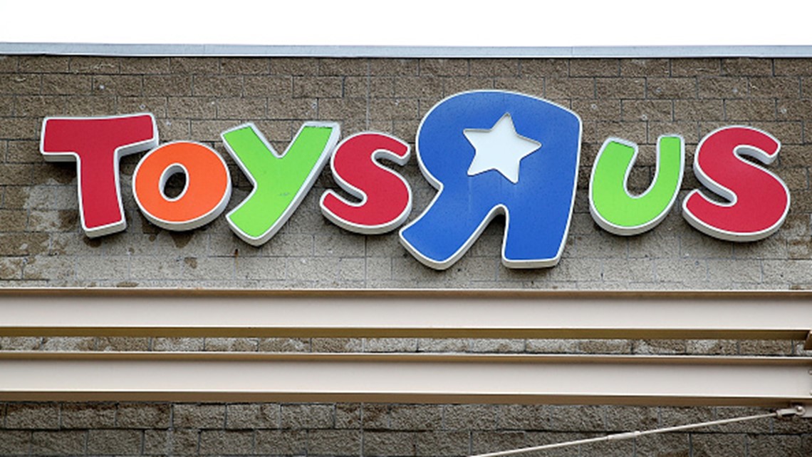 Toys R Us slashes prices up to 50 percent in final closing sale