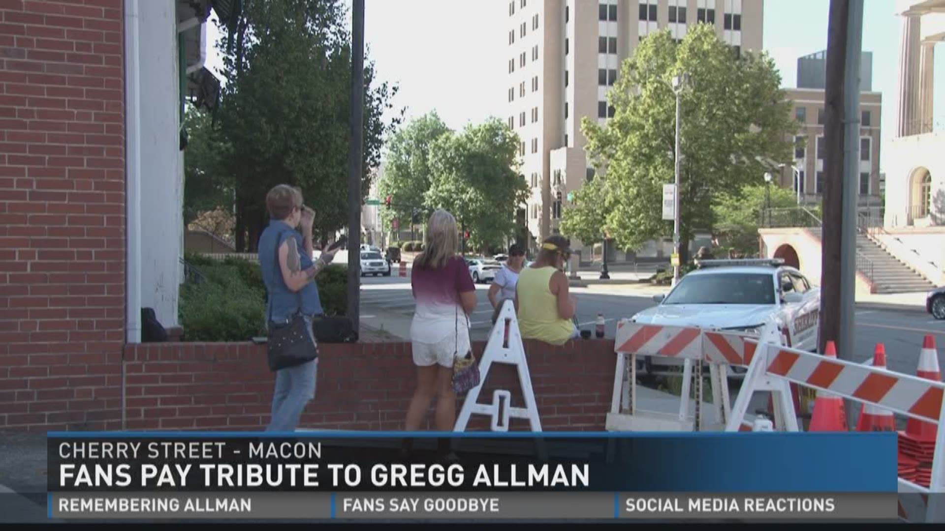 Fans pay tribute to Gregg Allman