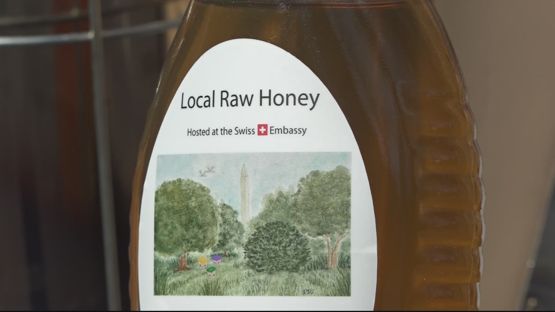 Experts say there is no evidence local honey prevents spring allergies.